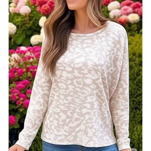 NWT Gilli Pink & Tan Leopard Print Long Sleeve Pullover Size Medium